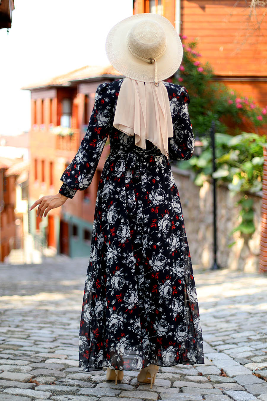 FLOWER PATTERNED BLACK DRESS 
