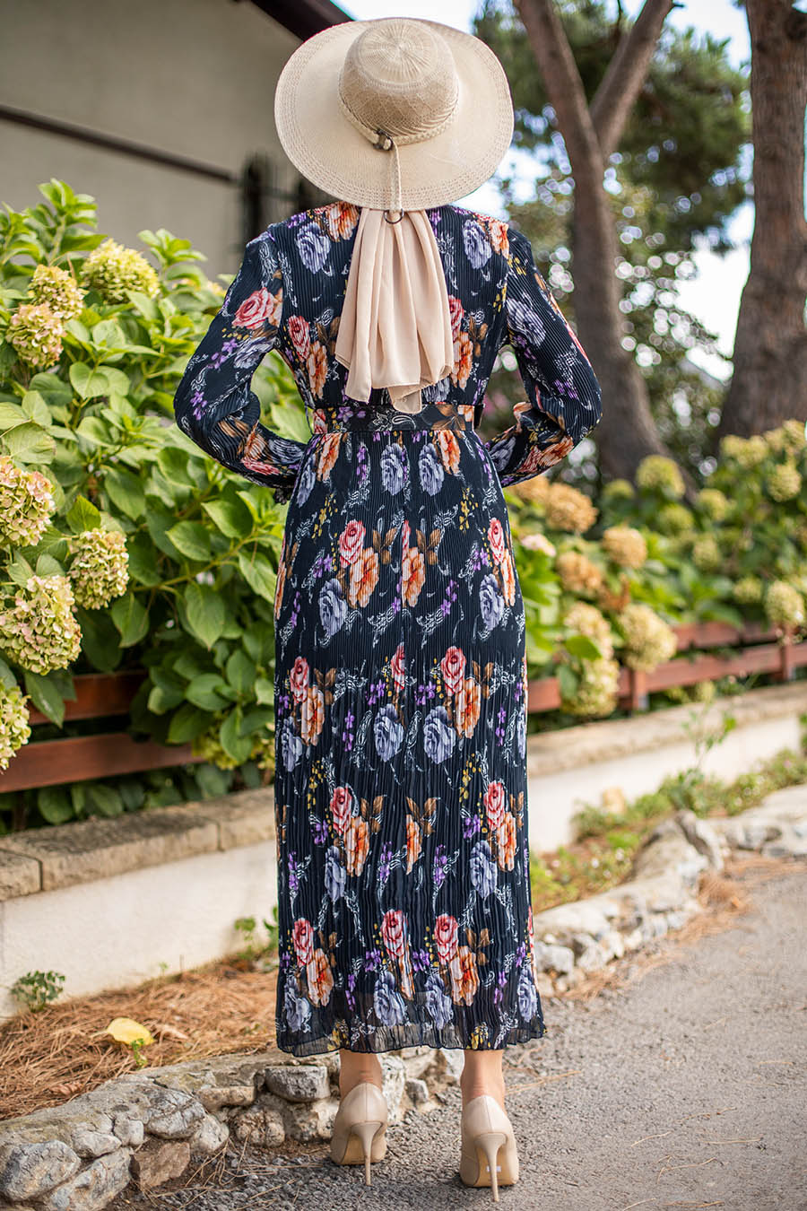 FLOWER PATTERNED BLACK DRESS 