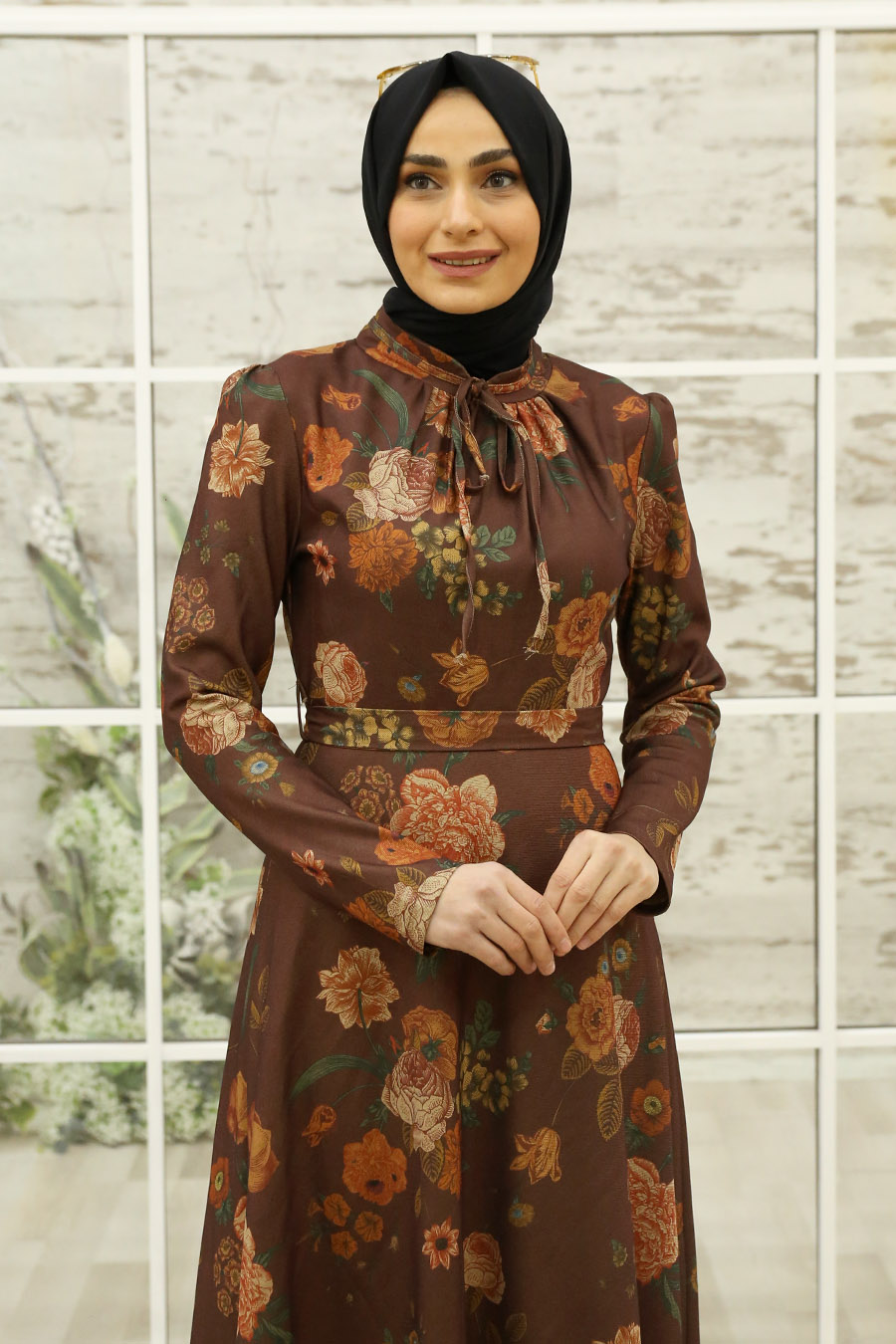 FLOWER PATTERNED BROWN DRESS 