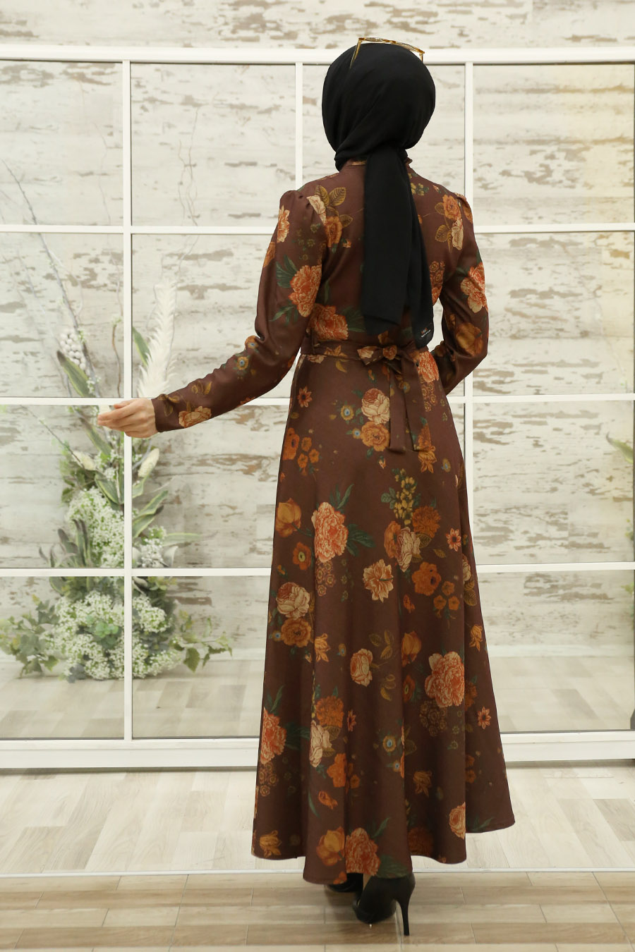 FLOWER PATTERNED BROWN DRESS 
