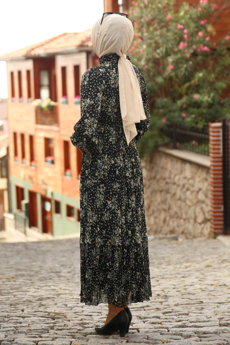 FLOWER PATTERNED DRESS - BLACK    