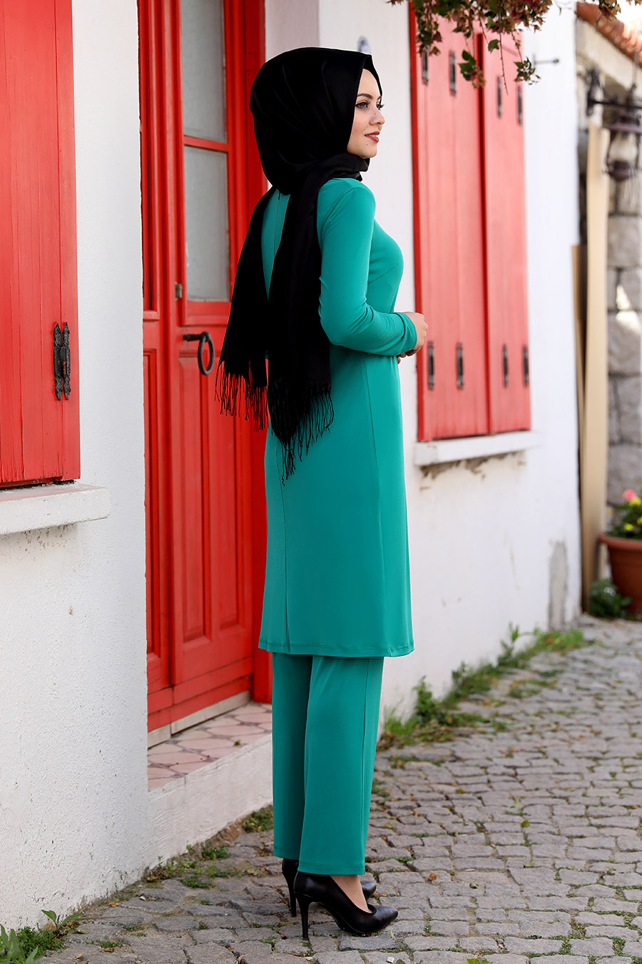 GREEN SUIT AND PANT SUIT    