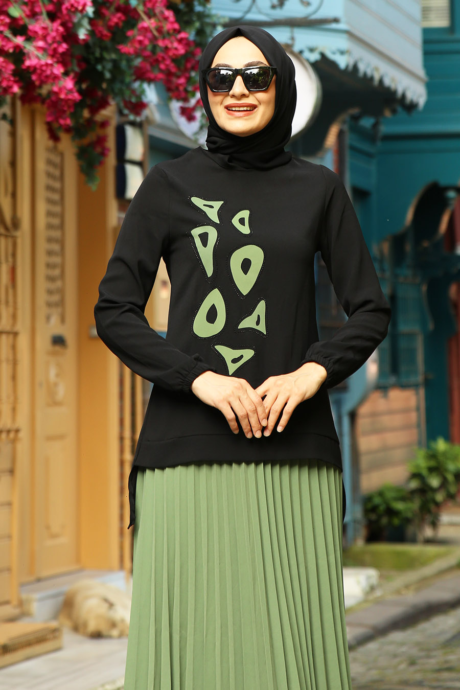 GREEN TUNIC AND SKIRT SUIT