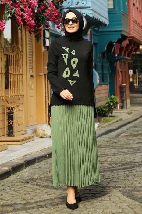 GREEN TUNIC AND SKIRT SUIT