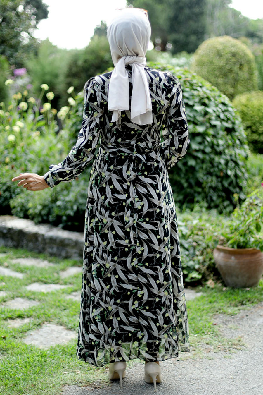 PATTERNED BLACK DRESS  