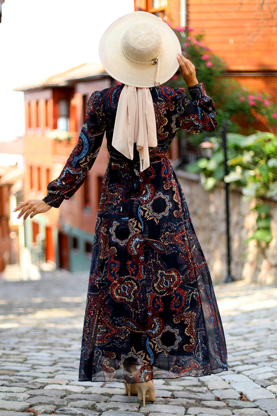 PATTERNED BLACK DRESS  