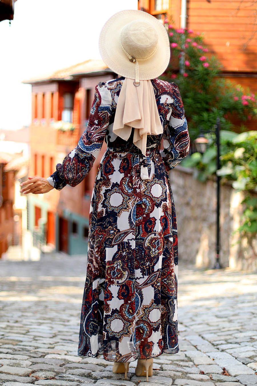 PATTERNED ECRU DRESS  