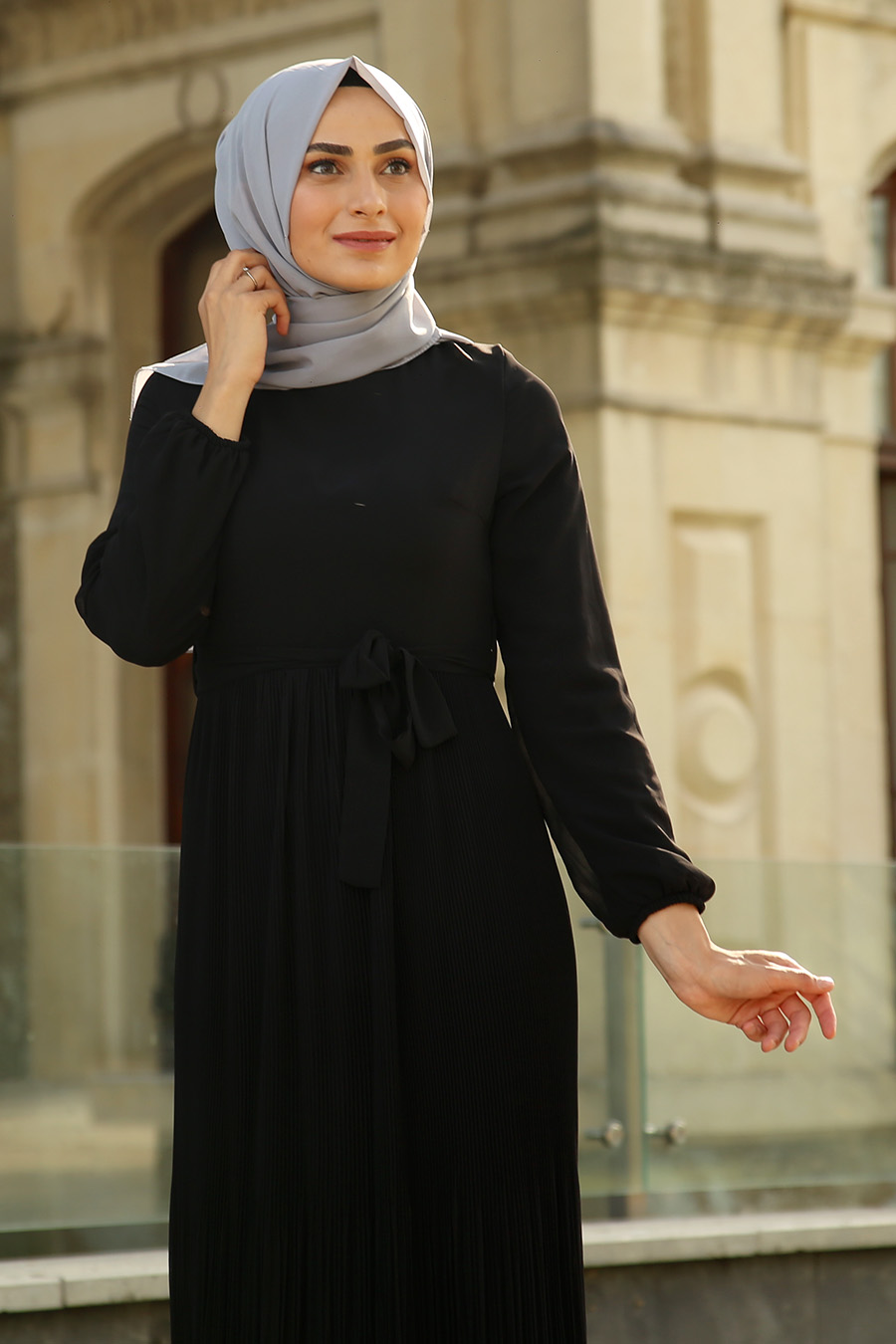 PLEATED DRESS - BLACK  